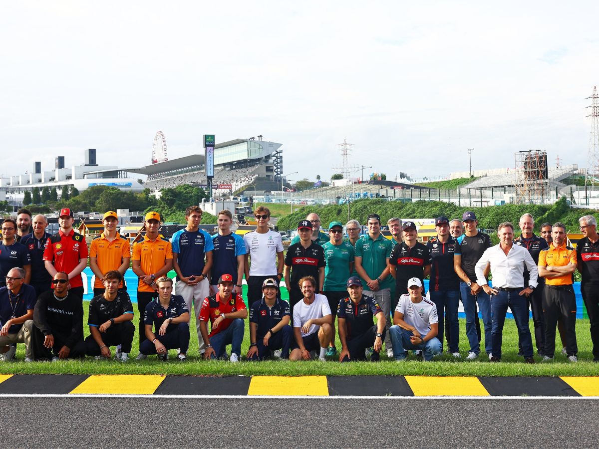 All the drivers, team principals cheer for Sebastian Vettel