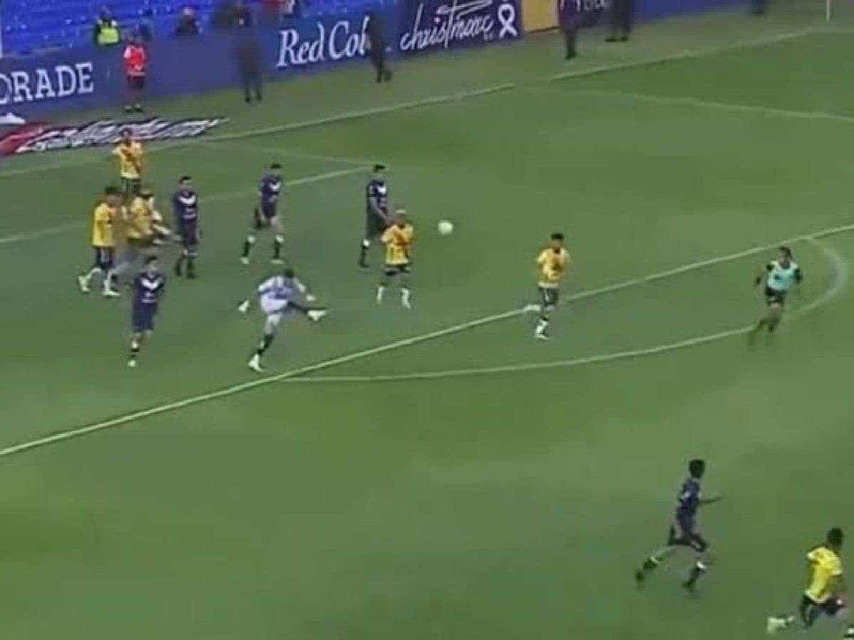 WATCH: Mexican Goalkeeper scores a ridiculous goal from inside his own Box in the 93rd minute of the game