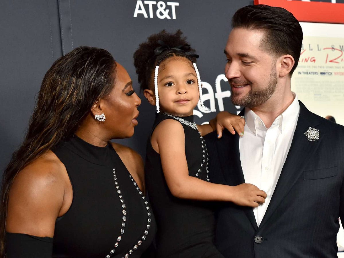 Alexis-Ohanian-with-family