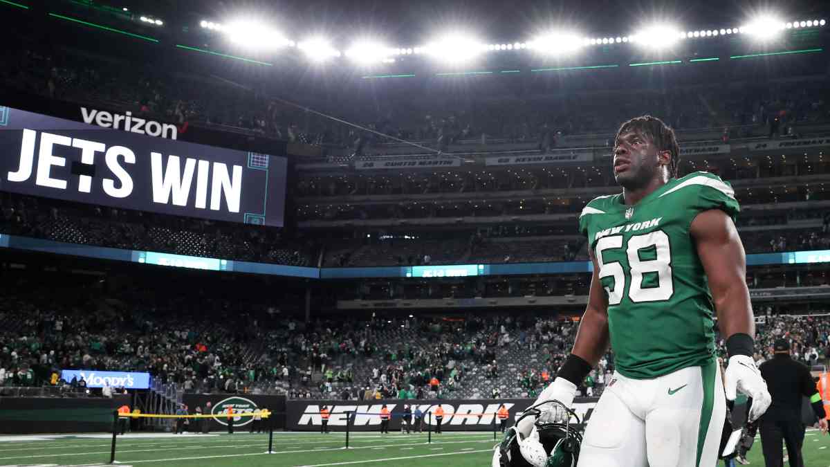 “I’m a football player, not a cheerleader,” Jets pass rusher Carl Lawson expresses frustrations over his usage amidst several trade rumors