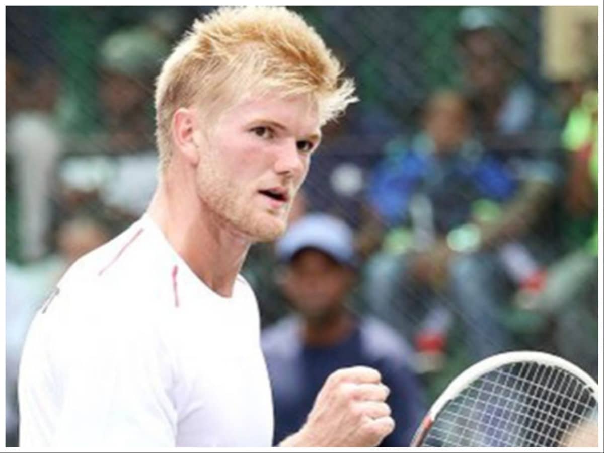 WATCH: Benjamin Lock forced to withdraw from the Playford Challenger after being hit in the head by Li Tu’s racket 