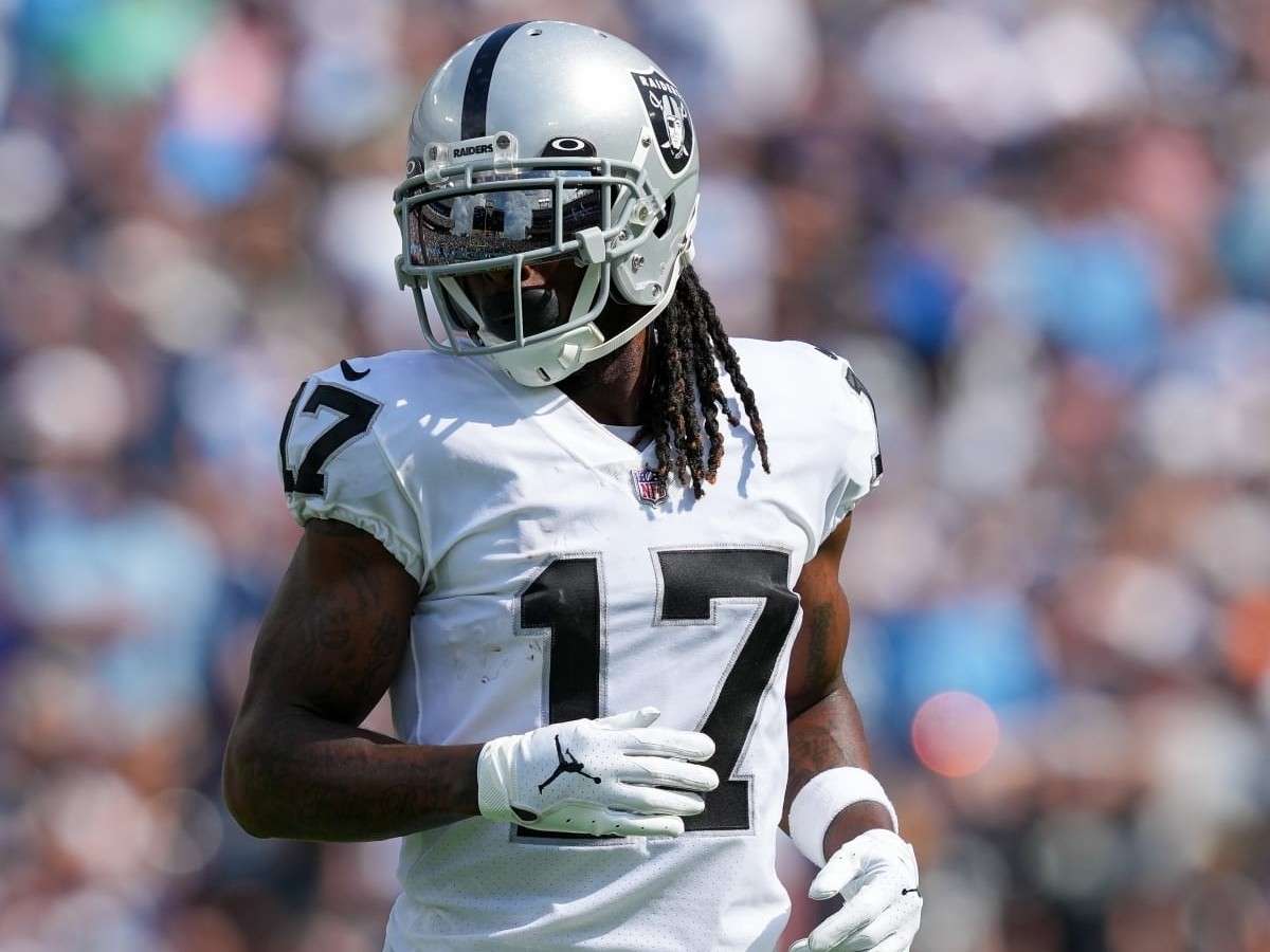 WATCH: "Tired of this f**king bullshit!" - 'Furious' Davante Adams drops an F-bomb on sidelines after yet another poor offensive performance by the Raiders during MNF
Las Vegas Raiders