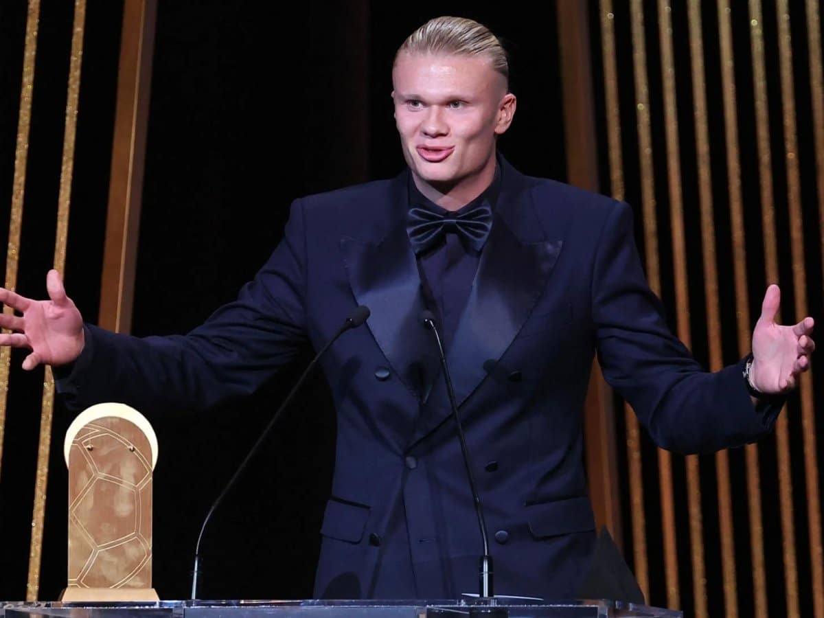 Erling Haaland with the Gerd Muller Trophy