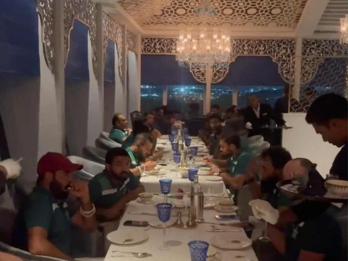 WATCH: Pakistan team relishes delicious dinner at ‘Jewel of Nizam’ in Hyderabad and clicks selfies with Indian fans, video goes viral