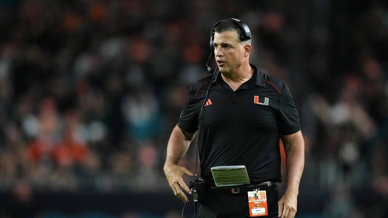 “Worst coaching decision of all-time!” – HC Mario Cristobal faces fans’ heat for his blunderous call of not kneeling the ball despite Miami Hurricanes having a lead eventually resulting in Georgia Tech’s comeback