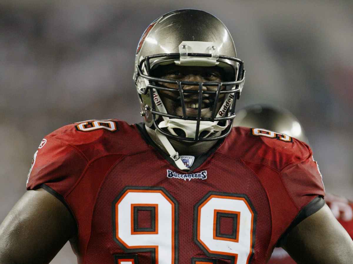 “I would never in a million yrs follow yo sorry a** ever!” Keyshawn Johnson BLASTS Warren Sapp for his harsh comments, says the DT should keep Johnson’s name out of his mouth
