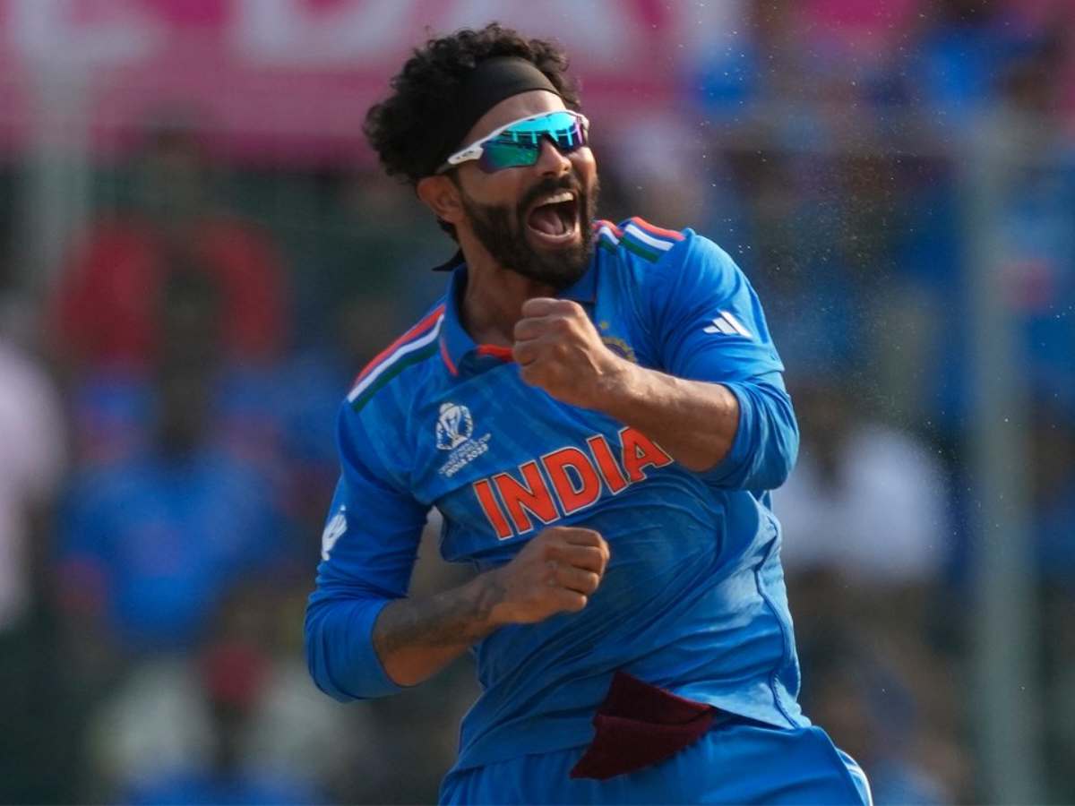 "They can't play him"- Netizens ecstatic as Ravindra Jadeja does it for India at Chepauk by demolishing Australia in ODI World Cup