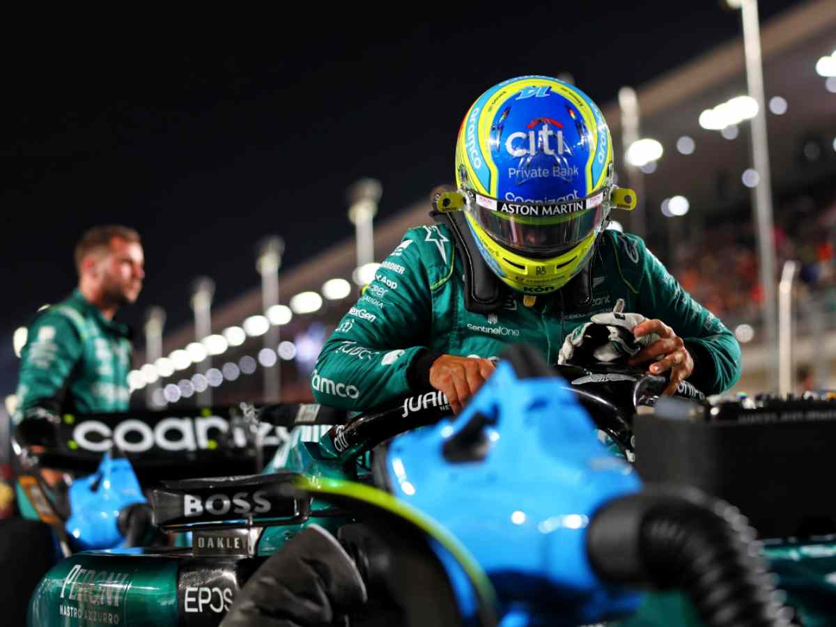 Fernando Alonso getting out of the AMR23 at the Qatar GP (image via Motorsportweek)