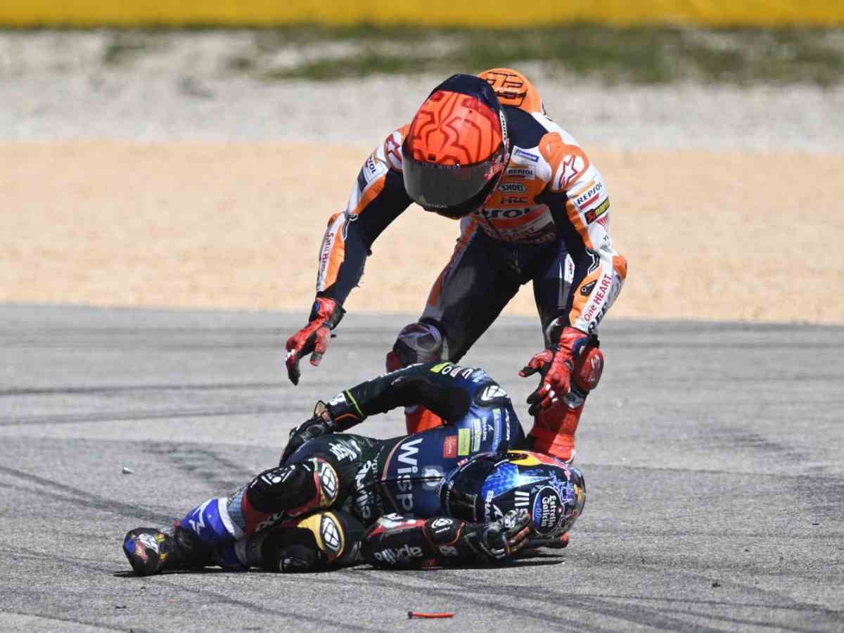 Marc Marquez crashes into Miguel Oliveira (Via ESPN)