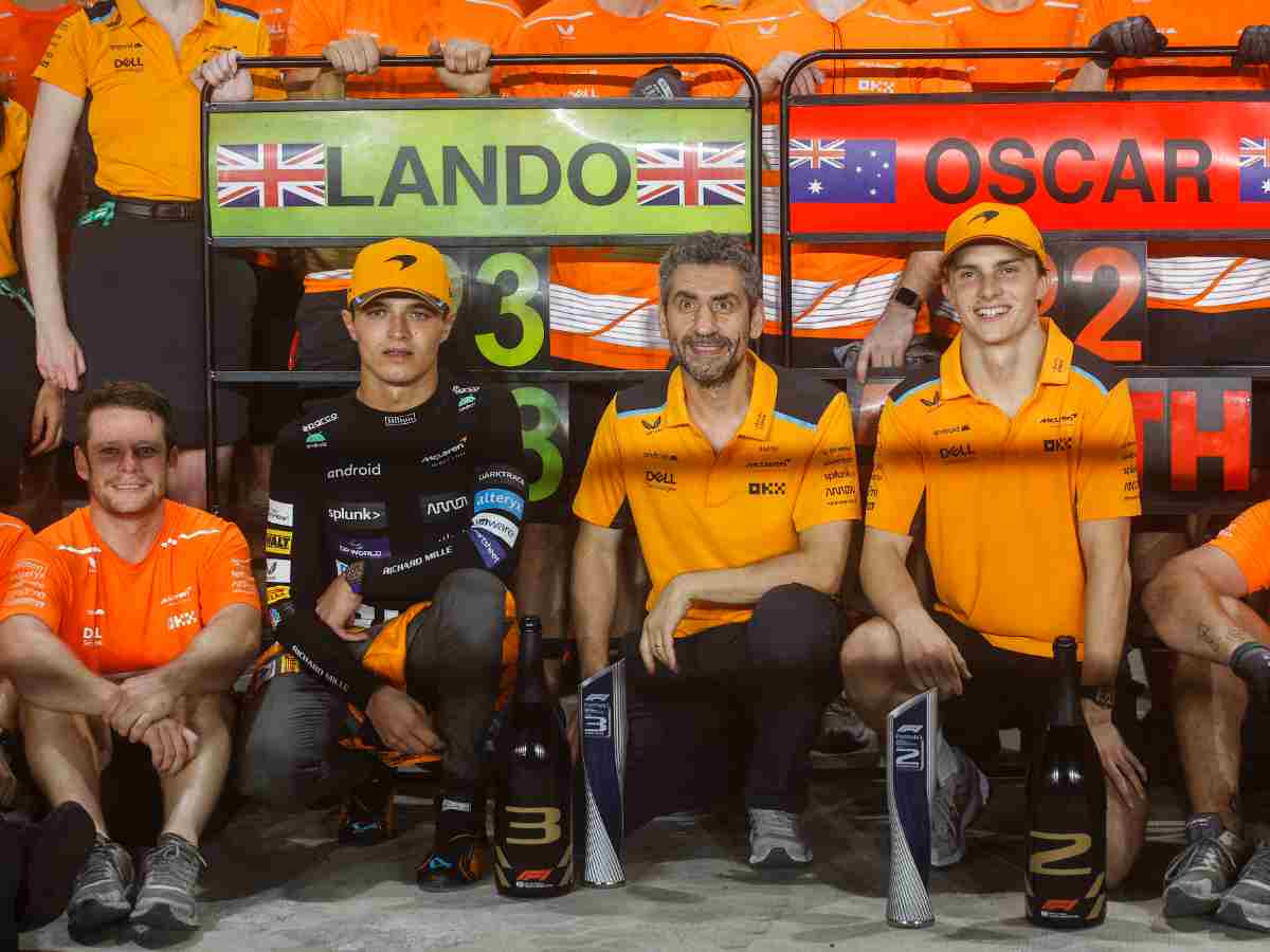 Lando Norris and Oscar Piastri with McLaren team boss Andrea Stella (via imago)