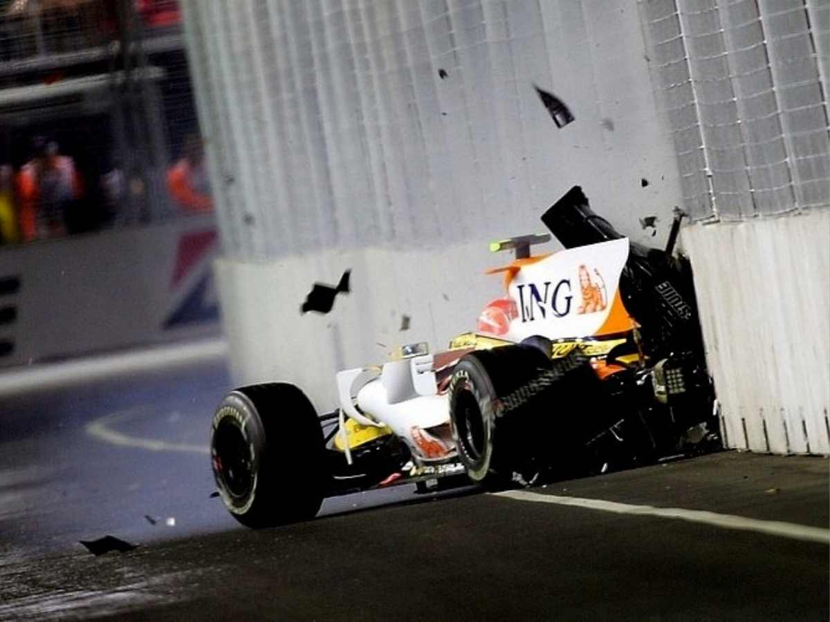 Nelson Piquet Jr. crashes into the wall at the 2008 Singapore GP, the Crashgate scandal (image via GrandPrix247)