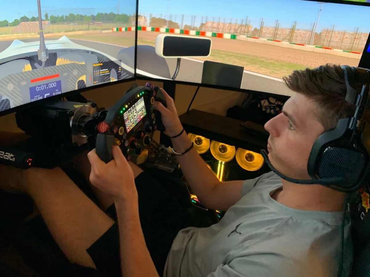 Max Verstappen on his racing sim (image via Boxthislap)