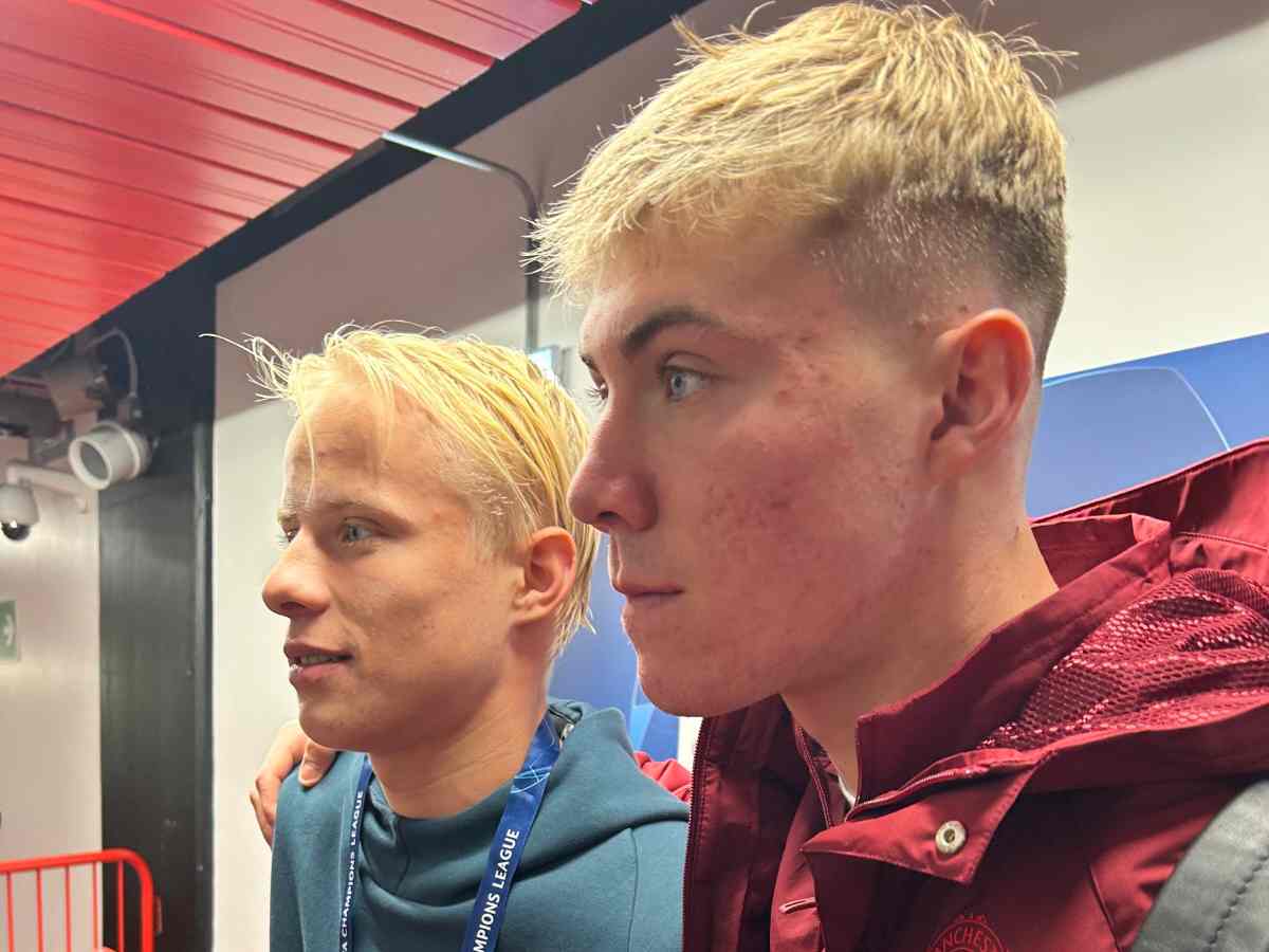 WATCH: Manchester United star Rasmus Hojlund hilariously gatecrashes his brother’s post match interview