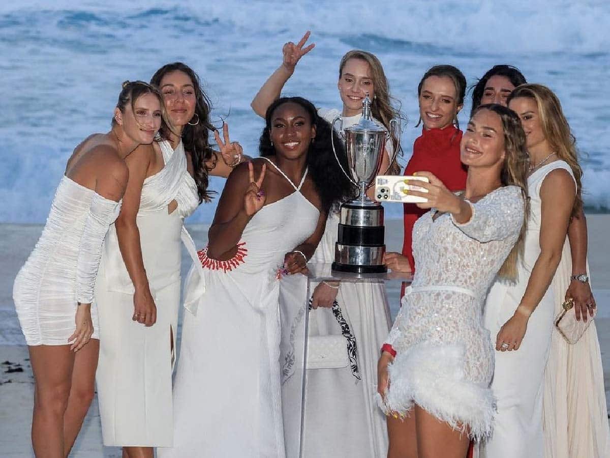 Players-with-WTA-Finals-Trophy