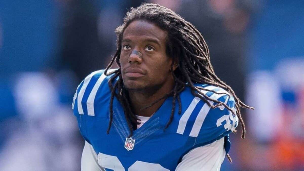 WATCH: Ex-NFL star Sergio Brown screams in a flight that he’s being kidnapped moments before being arrested on suspicion of his mother’s homicide
