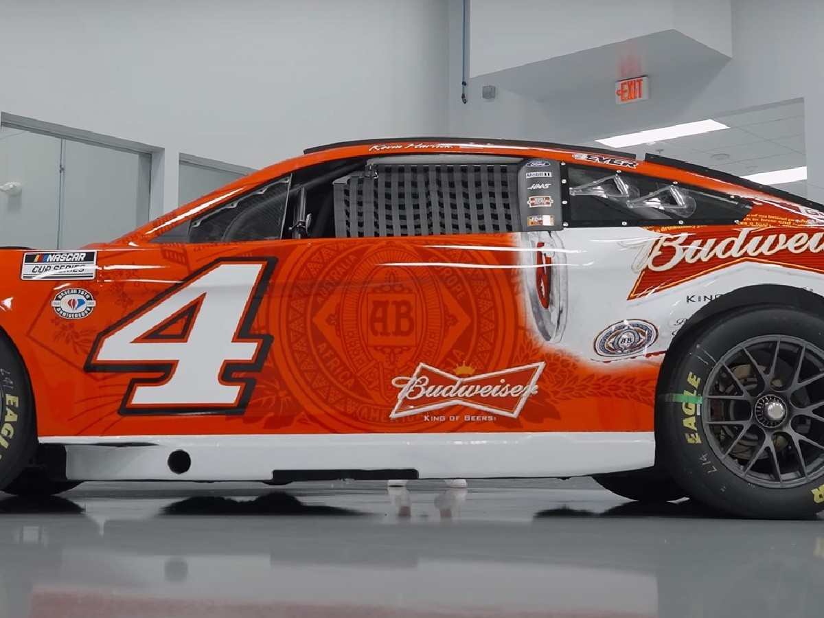 “This scheme belongs in Victory Lane at Homestead”-Fans get teary-eyed as SHR and Kevin Harvick revive the 2014 title-winning paint scheme for Miami