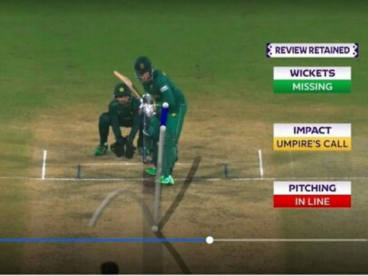 “Is this purposely done to keep the tournament alive ?”- Netizens react after bizarre DRS glitch dismisses Rassie van der Dussen against Pakistan