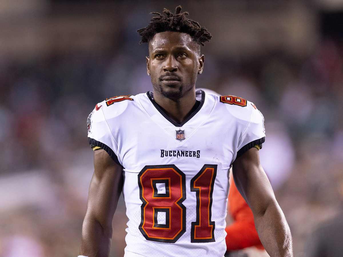 Antonio Brown reacts to Dwight Howard's response video on being gay rumor with a homophobic tweet 1 Antonio Brown reacts to Dwight Howard's response video on being gay rumor with a homophobic tweet