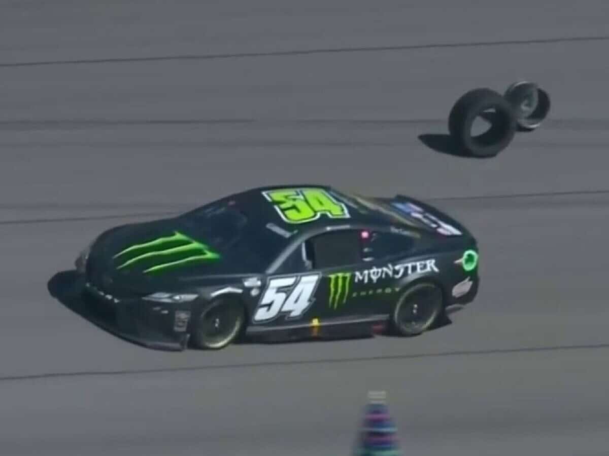 WATCH: “Ty Midds at it again”- Fans mock Ty Gibbs as he crashes out after his wheel comes off at the Las Vegas playoffs race 