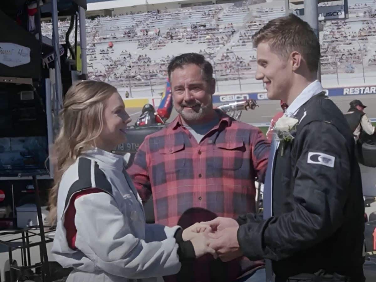 WATCH: A fortunate couple gets married at Kevin Harvick’s pit stop during the NASCAR Cup race in Las Vegas