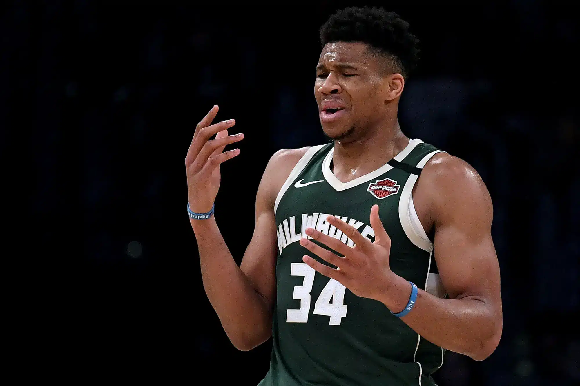 “He’s cheating” – Giannis Antetokounmpo gets SCOLDED by wife during Instagram live stream, NBA fans make sinister jokes