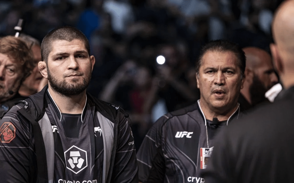 Khabib Nurmagomedov and Javier Mendez are coaches of Islam Makhachev