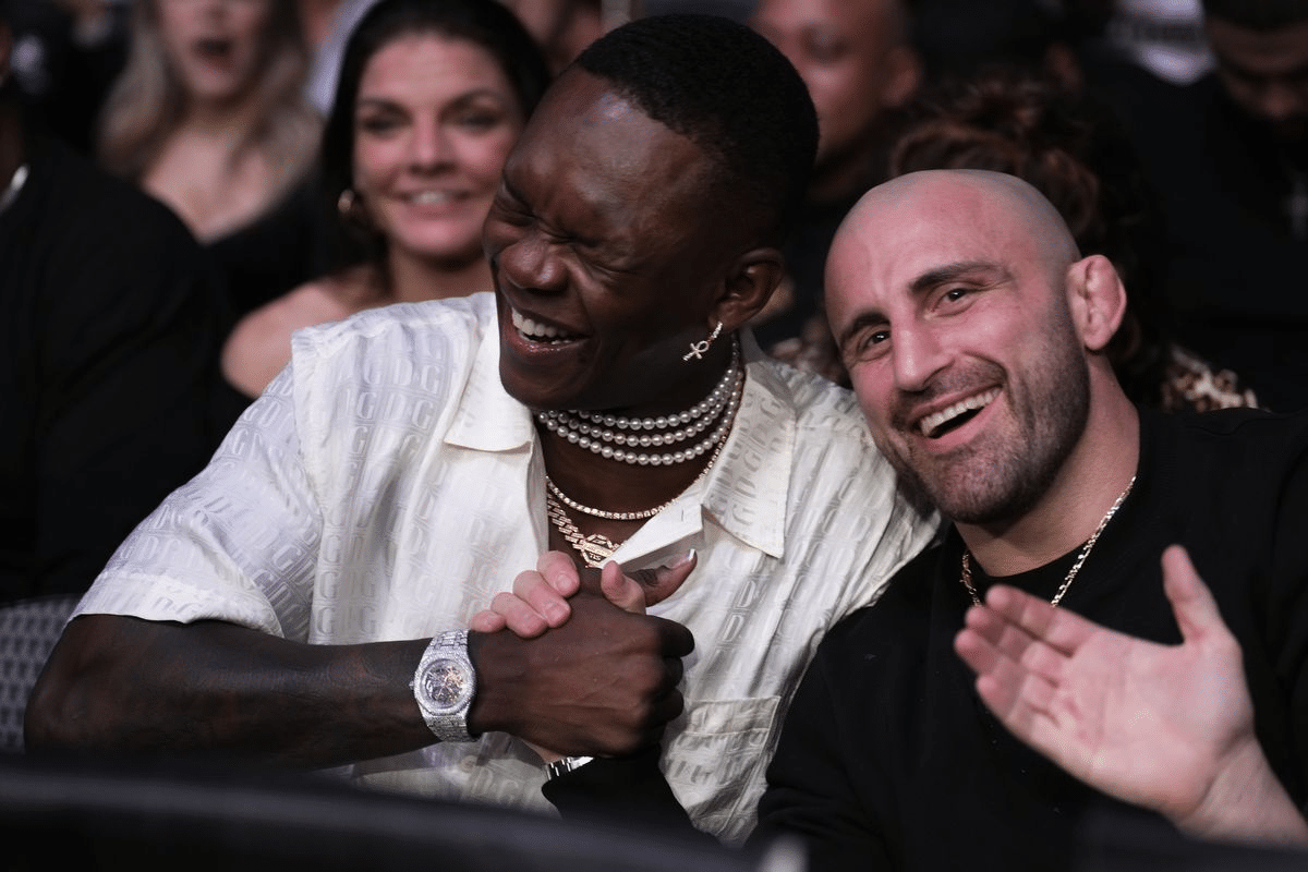 Israel Adesanya praised the featherweight champion of the UFC, Alexander Volkanovski