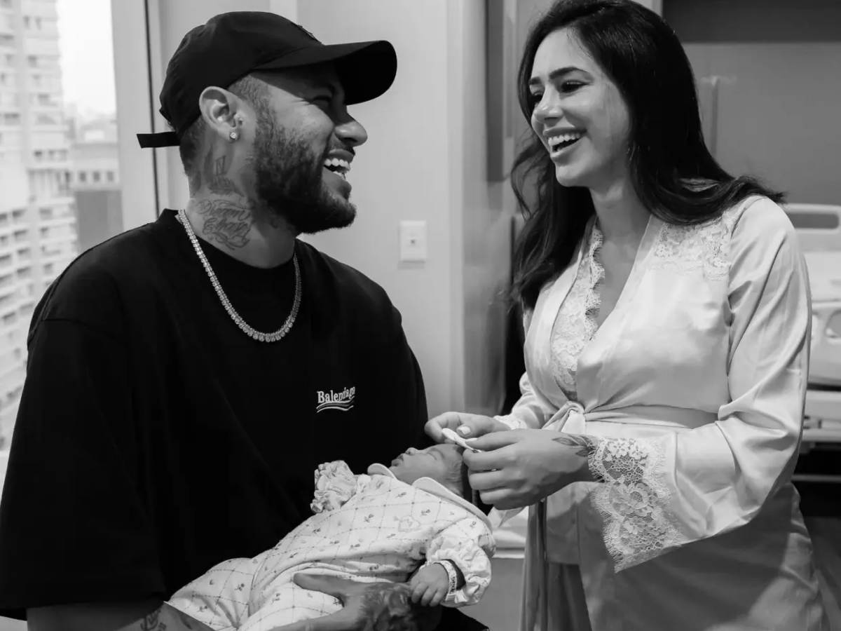 “Project Pelé feminine”- Fans joke about Neymar’s newborn daughter following her father’s footsteps as he welcomes her with partner Bruna Biancardi