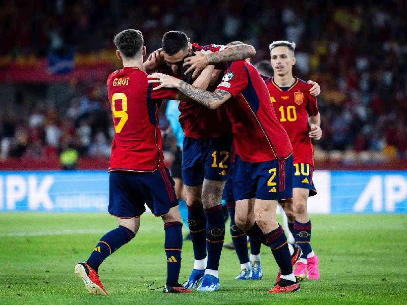 Spanish players celebrating a goal vs Scotland.