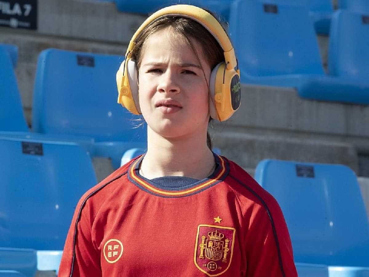 A Child wearing noise-canceling headphones as part of the RFEF campaign.