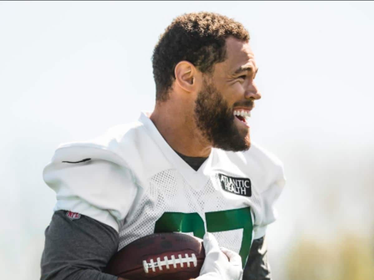 "Absolutely embarrassing!" - C. J. Uzomah gets trolled for his shameful drop in the end zone for a potential Jets TD against the Chargers 1 C.J. Uzomah