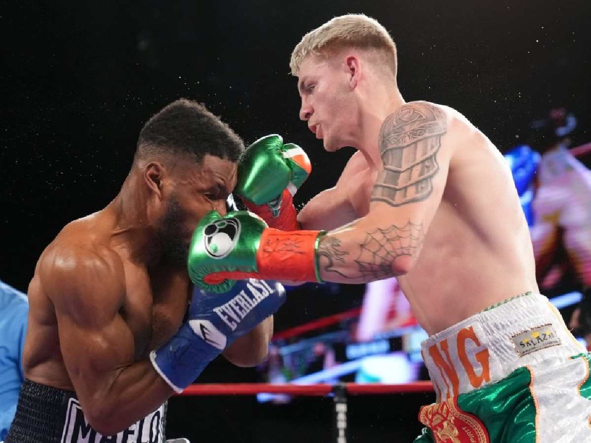 βThis kid s*cked and got cracked all nightβ β Fans angered as Dana Whiteβ friend Callum Walsh receives a favorable decision despite getting knocked down