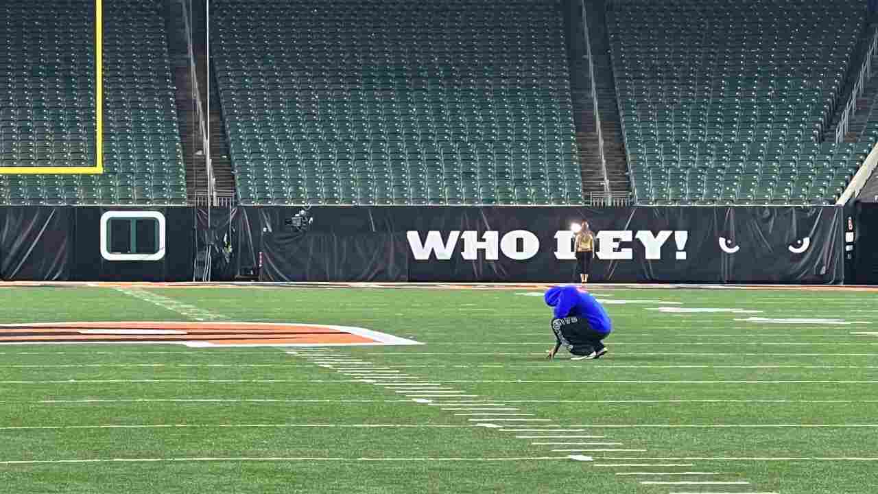 WATCH: Bills’ Damar Hamlin silently spends 15 mins alone at Paycor Stadium’s pitch 10 months after suffering a cardiac arrest on the same spot