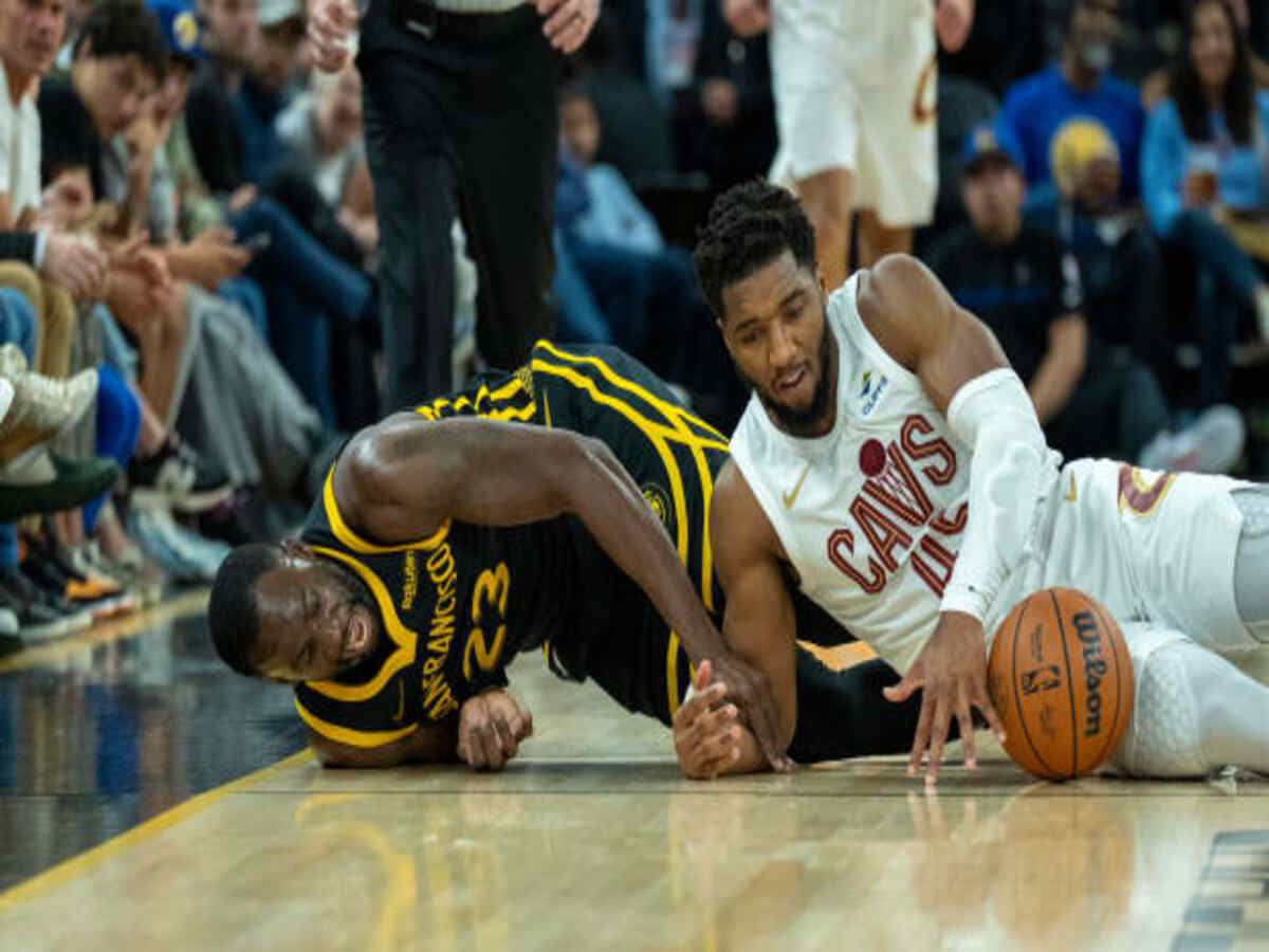 WATCH: Donovan Mitchell gets into a heated scuffle with Draymond Green during the Warriors-Cavaliers game