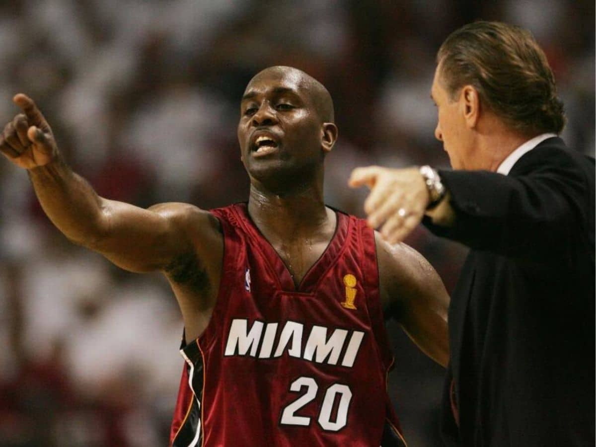 Gary Payton in the Miami Heat jersey