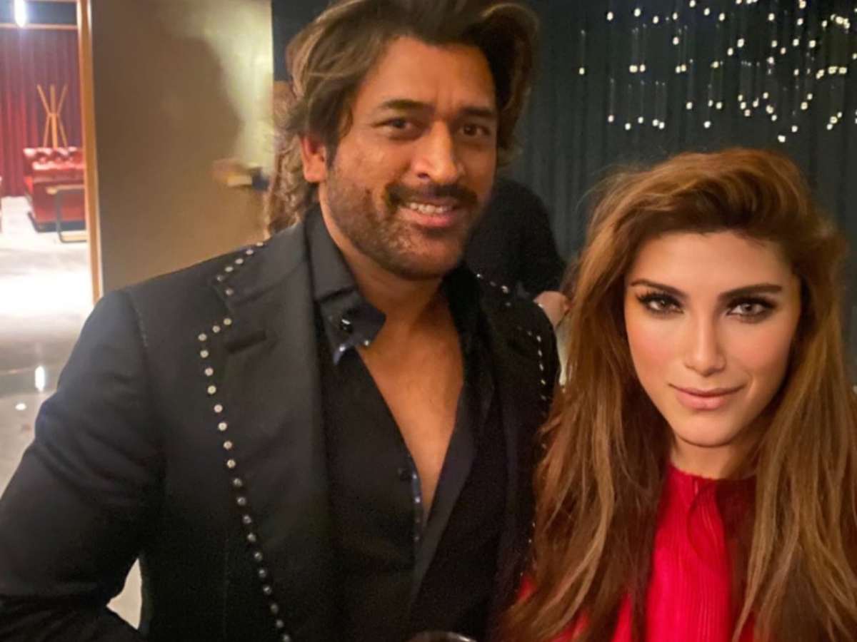 MS Dhoni skips India’s World Cup match against Sri Lanka to attend Shah Rukh Khan’s birthday party, Bollywood celebrities click pictures with Captain Cool