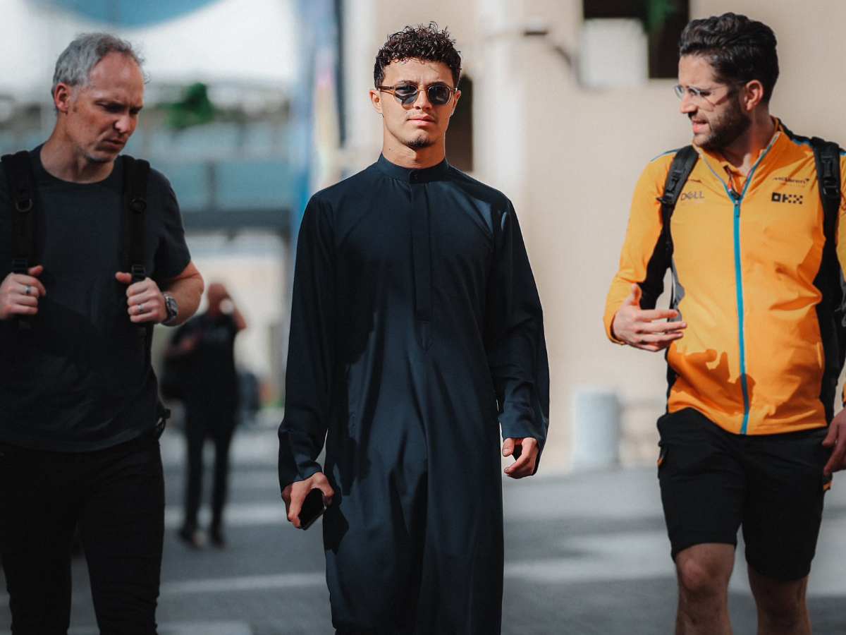 “Trying a bit too hard to be Lewis”- Fans react as Lando Norris shows up to the Abu Dhabi GP dressed in a traditional Arabian thobe