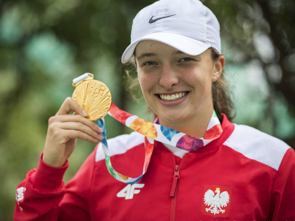 Iga Swiatek with her 2018 Summer Youth Olympic Games medal.