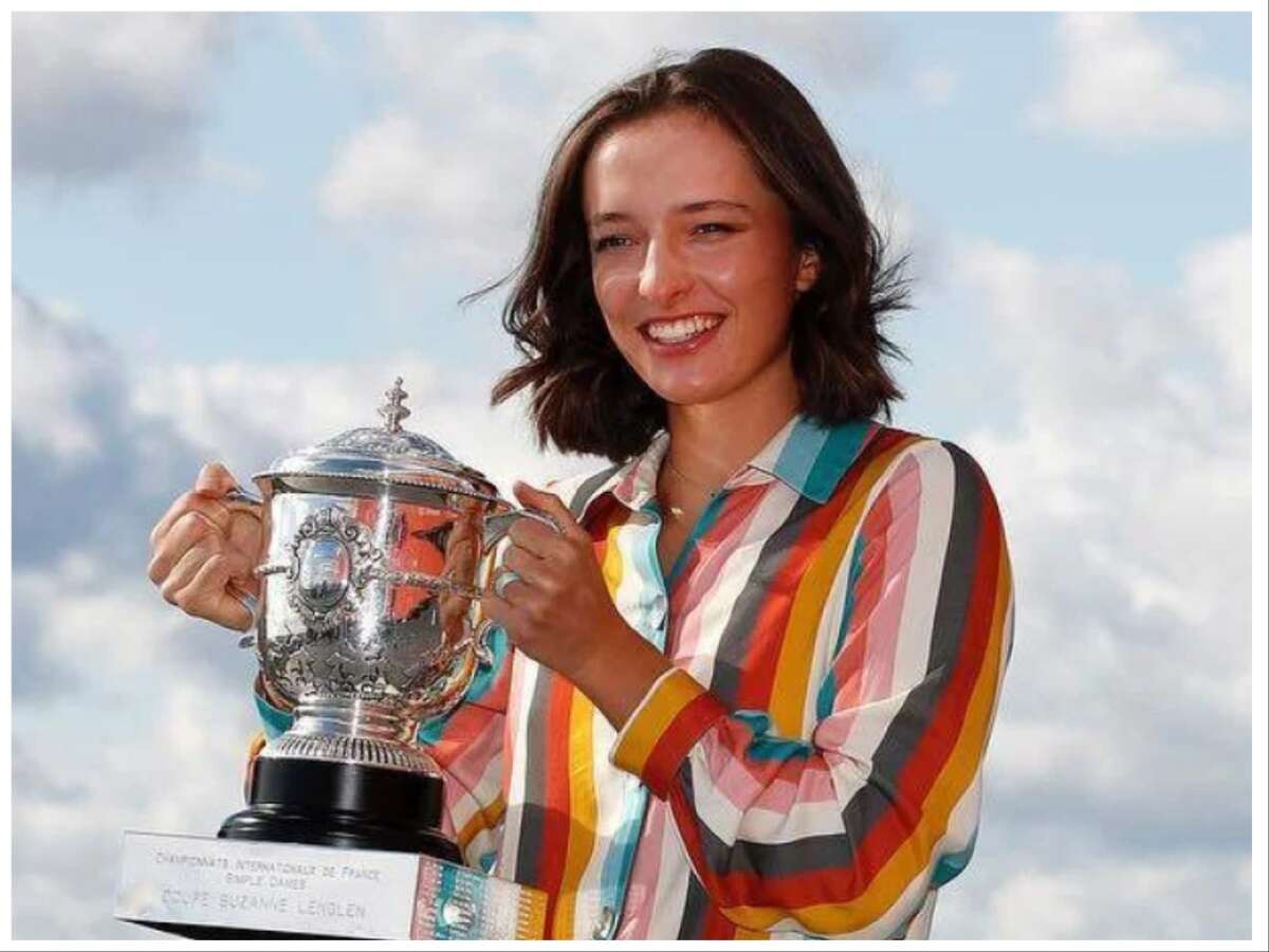 Iga Swiatek wins the WTA player of the Year award for the second consecutive season after a stellar finish to the 2023 season