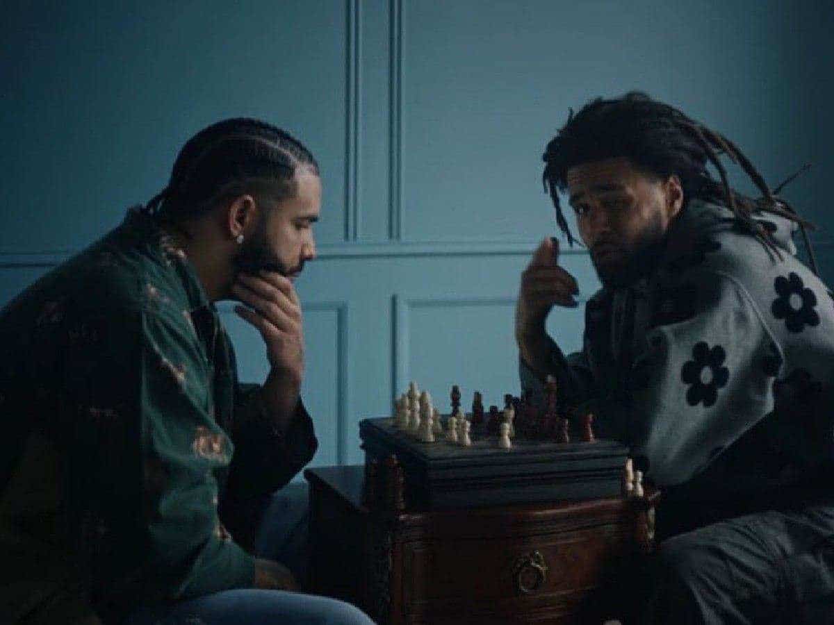 “They think they’re them” – Fans react to Drake and J. Cole recreating Lionel Messi and Cristiano Ronaldo’s iconic CHESS PHOTO