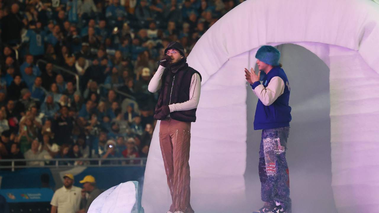 “What the hell is this garbage!” – Jack Harlow’s halftime show during the Lions-Packers Thanksgiving game gets labeled as the ‘worst’ by fans