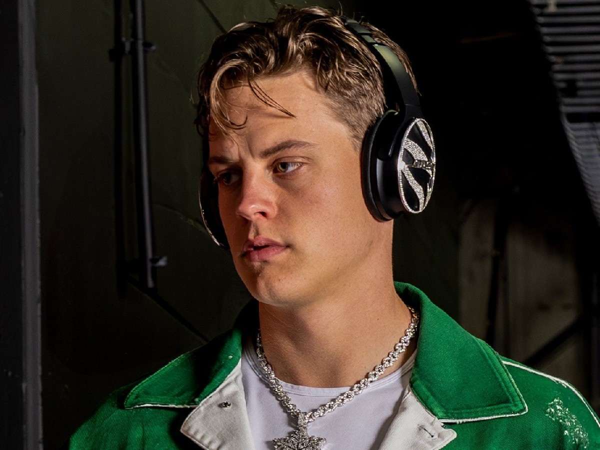 $50,00,000 worth Joe Burrow rocked diamond-striped headphones ahead of the Bengals-Bills SNF game