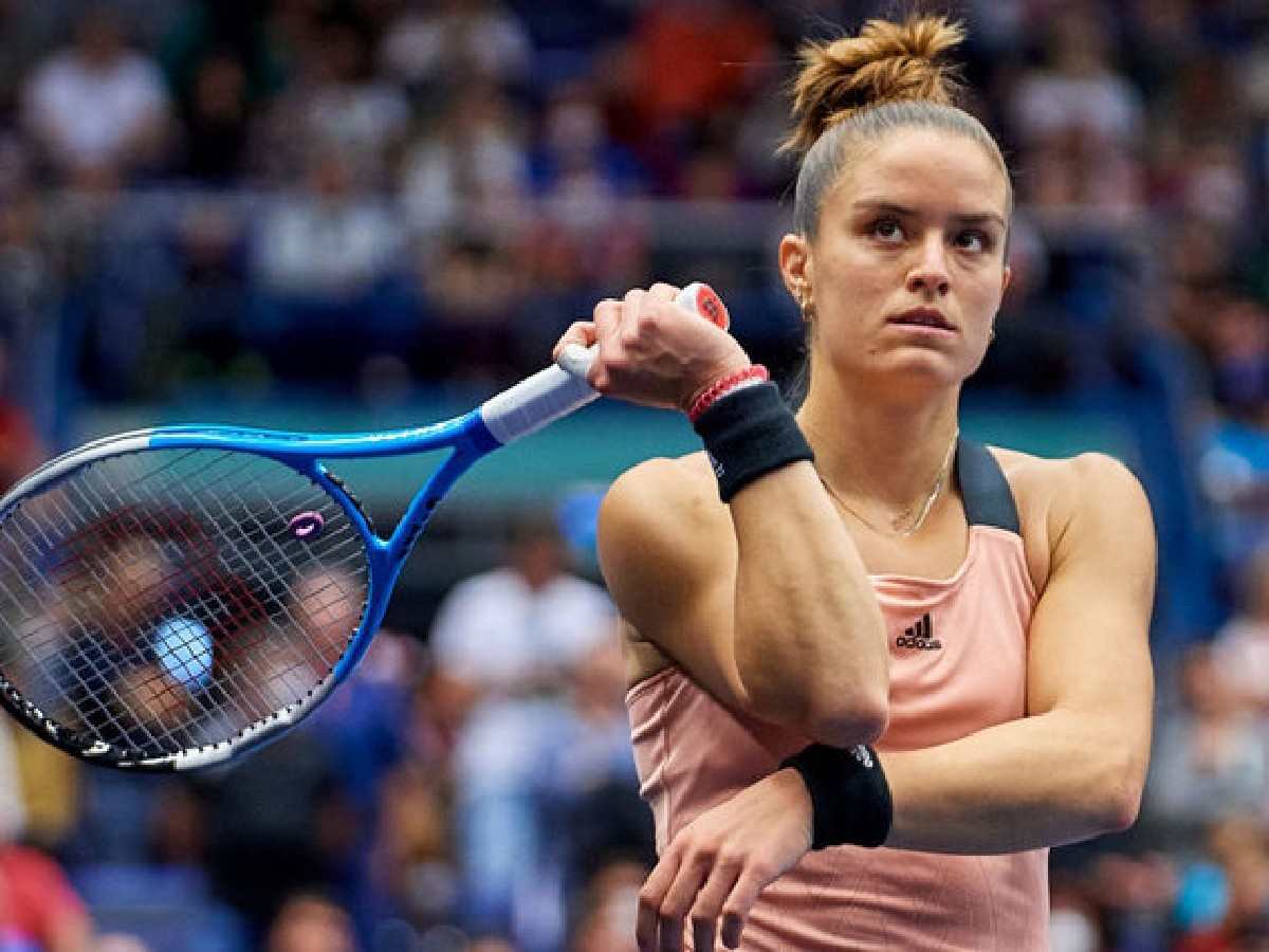 WATCH: “I’m done,” Maria Sakkari gives up in the middle of the match against Elena Rybakina at the WTA Finals 2023