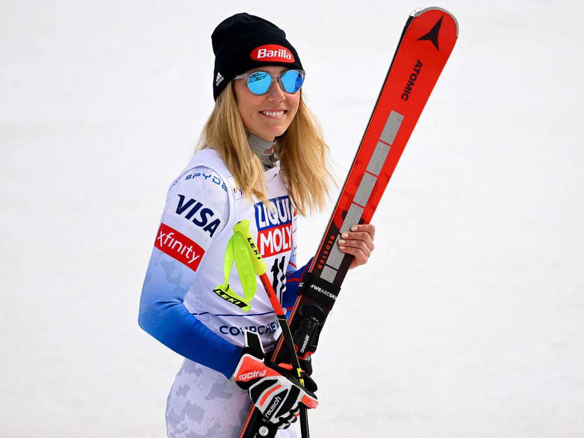 Mikaela Shiffrin leads the World Cup slalom at Killington after her opening run, aiming for her 90th career victory