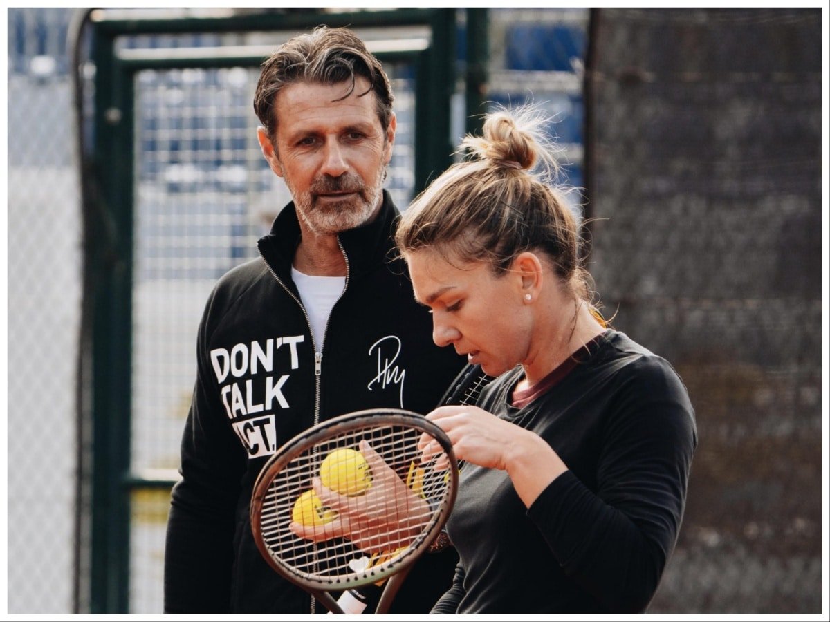 “She made a big mistake hiring this crook as her coach” – Patrick Mouratoglou ridiculed by fans after he takes responsibility for Simona Halep’s doping scandal 