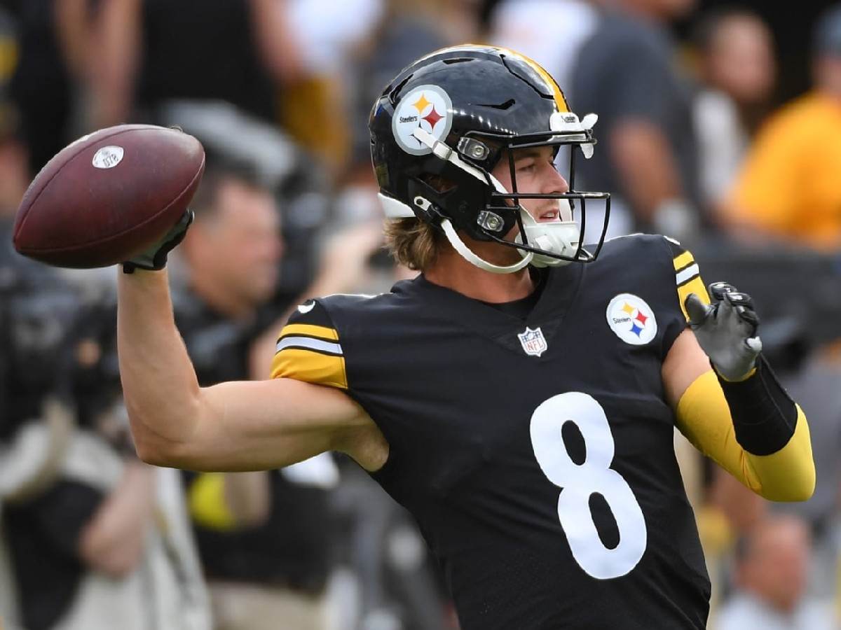 WATCH: Browns CB Mike Ford wipes his butt with Steelers' Terrible Towel after gifting a Cleveland towel to a Pittsburgh fan 1 Kenny Pickett