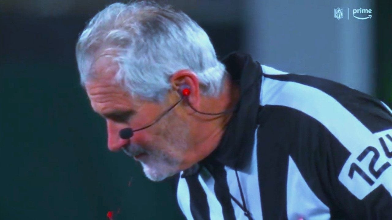 WATCH: Referee spits out blood after trying to stop Jets and Dolphins players from fighting mid-game