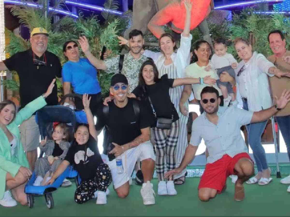 Roberto Firmino and his family at an amusement park