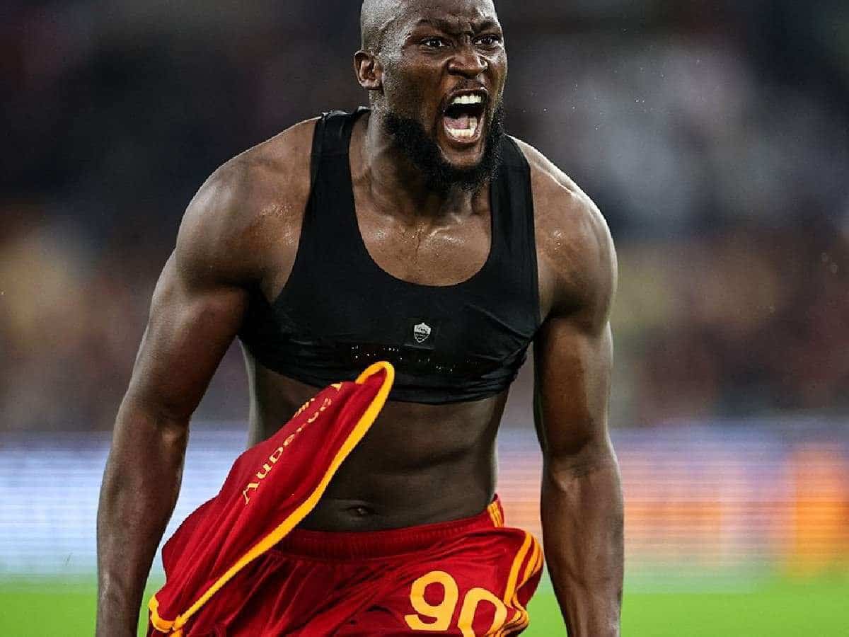 Romelu Lukaku celebrating his goal.