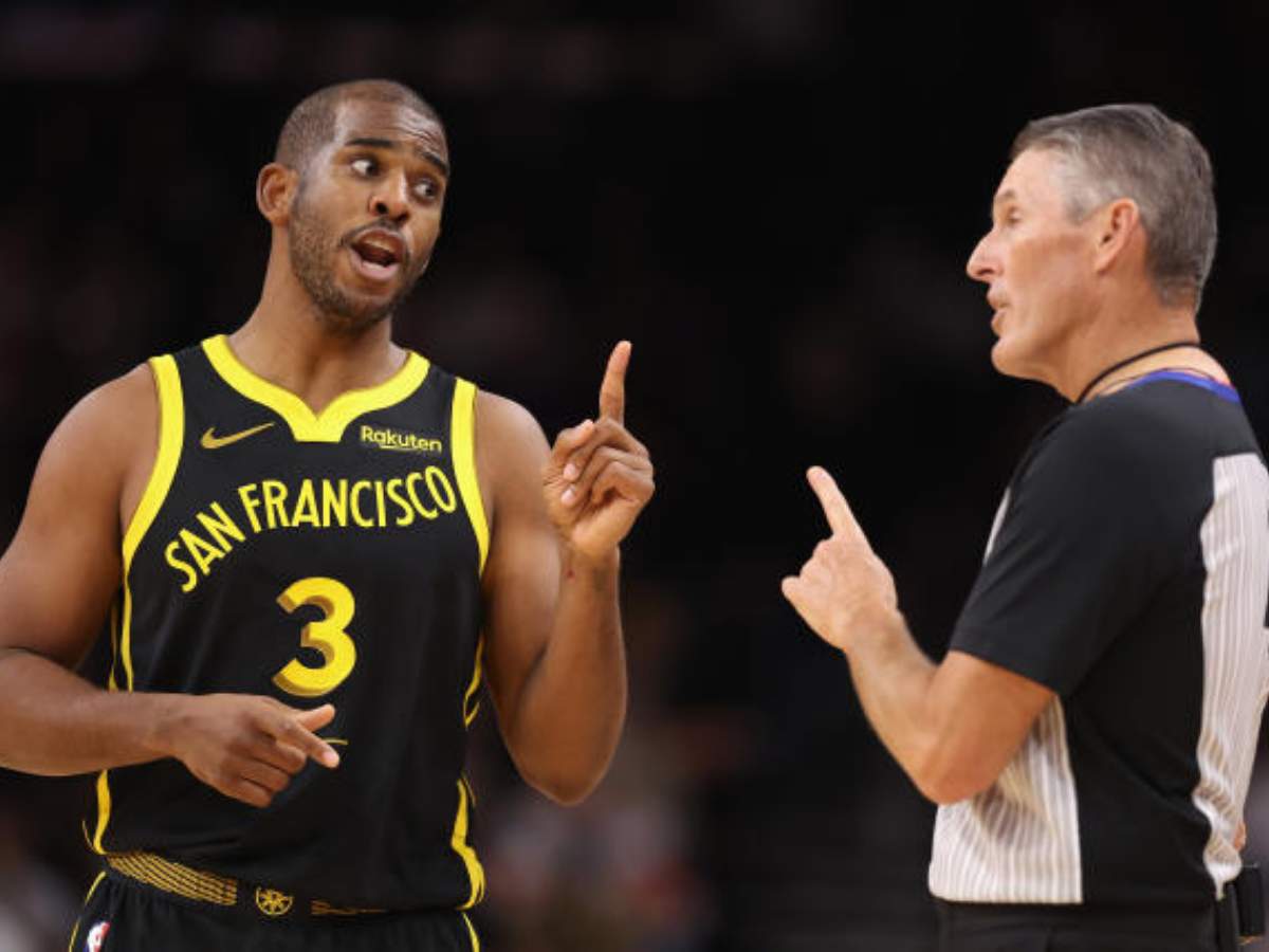 Chris Paul arguing a foul call with referee Paul foster ultimately leading to his ejection